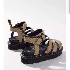 Dr. Martens Blaire Hydro Leather Platform Sandal Like 🆕